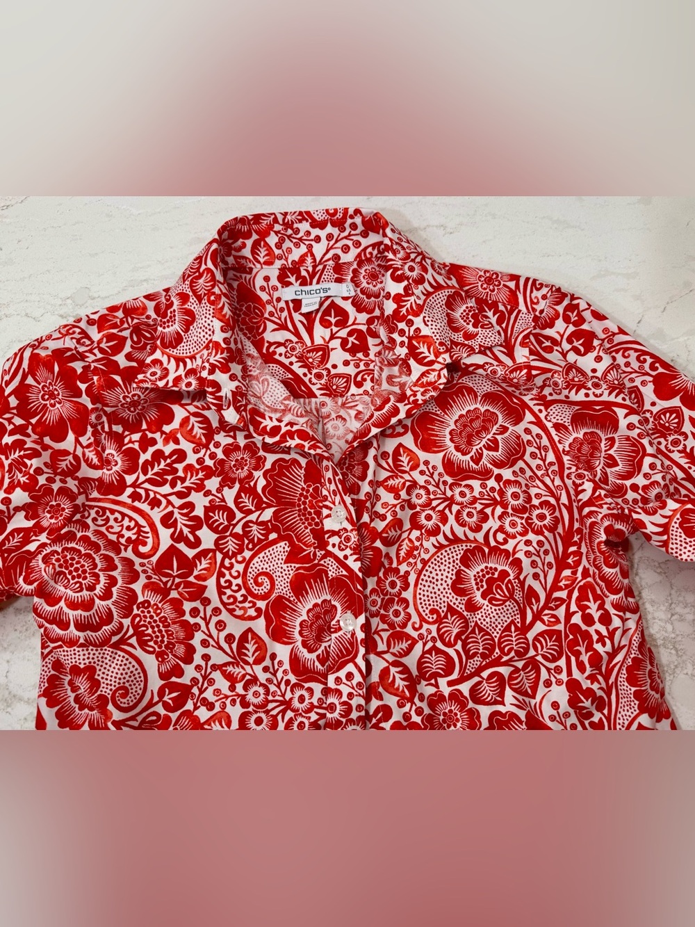 💄 Chico’s Red White Floral Scroll Print Button Front Shirt, Sz US 4 (chico’s 0) - Picture 4 of 7